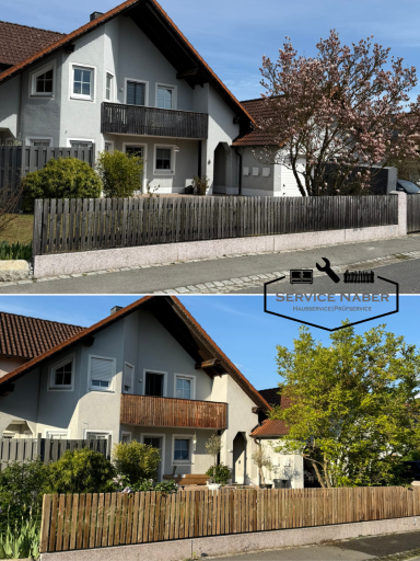 Häuseransicht mit Balkon und blühendem Baum, oberes und unteres Bild zeigen Unterschiede. Hochdruckreinigung Amberg